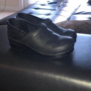 Matte black Dansko size 40 good condition